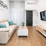 Loft Premium アパート *